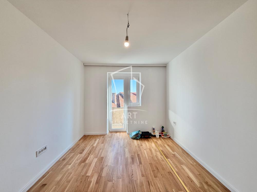 Stan na prodaju u Beogradu, Karaburma, trosoban, 45m2, cena 128000 evra