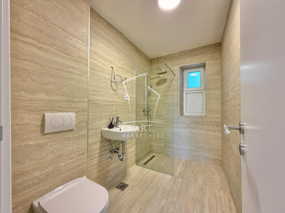 Stan na prodaju u Beogradu, Karaburma, trosoban, 45m2, cena 128000 evra