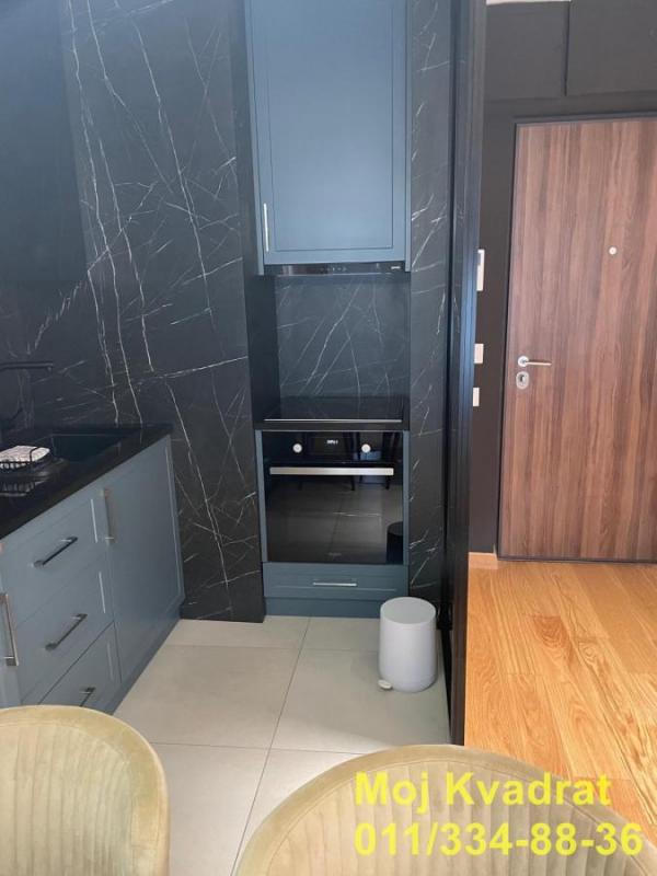 Stan na prodaju u Beogradu, Novi Beograd blok 64, trosoban, 62m2, cena 300000 evra