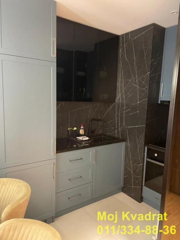 Stan na prodaju u Beogradu, Novi Beograd blok 64, trosoban, 62m2, cena 300000 evra