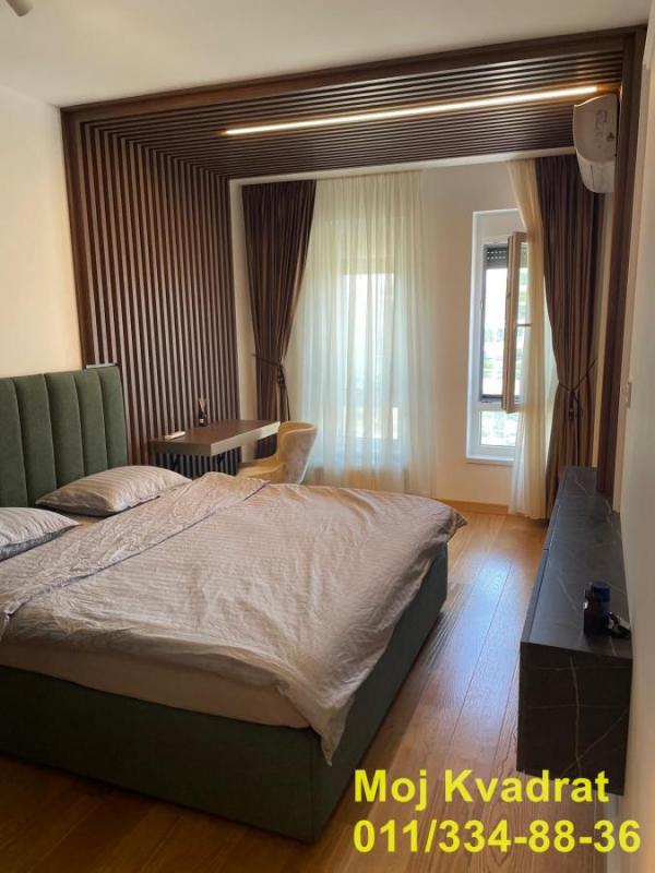 Stan na prodaju u Beogradu, Novi Beograd blok 64, trosoban, 62m2, cena 300000 evra