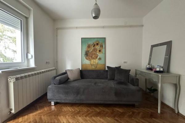 Stan na prodaju u Beogradu, Dedinje, jednoiposoban, 38m2, cena 185000 evra
