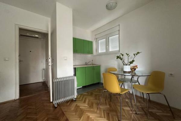 Stan na prodaju u Beogradu, Dedinje, jednoiposoban, 38m2, cena 185000 evra