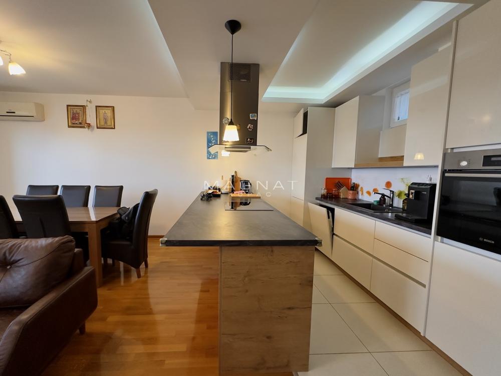 Stan na prodaju u Beogradu, Đeram pijaca, trosoban, 110m2, cena 375000 evra