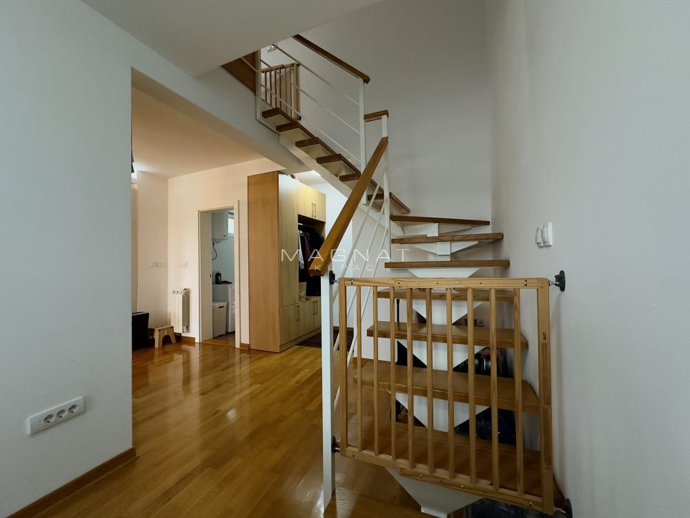 Stan na prodaju u Beogradu, Đeram pijaca, trosoban, 110m2, cena 375000 evra