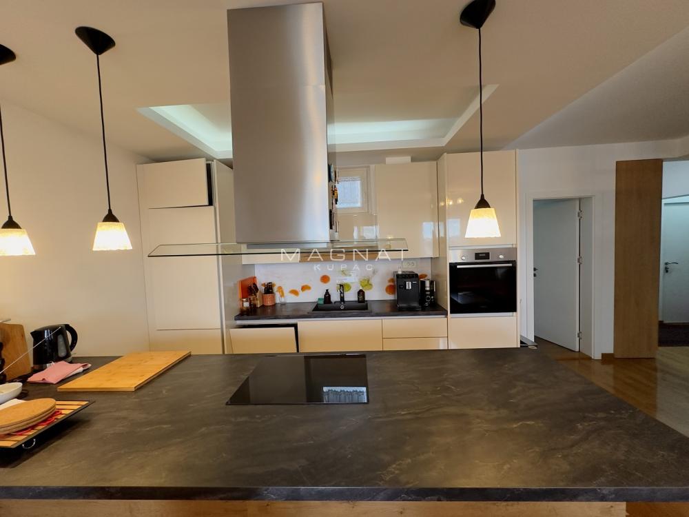 Stan na prodaju u Beogradu, Đeram pijaca, trosoban, 110m2, cena 375000 evra