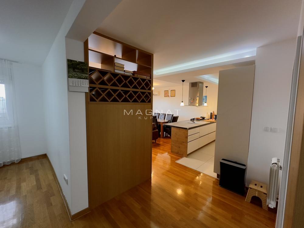 Stan na prodaju u Beogradu, Đeram pijaca, trosoban, 110m2, cena 375000 evra