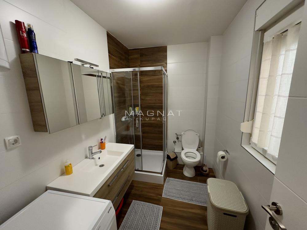 Stan na prodaju u Beogradu, Đeram pijaca, trosoban, 110m2, cena 375000 evra