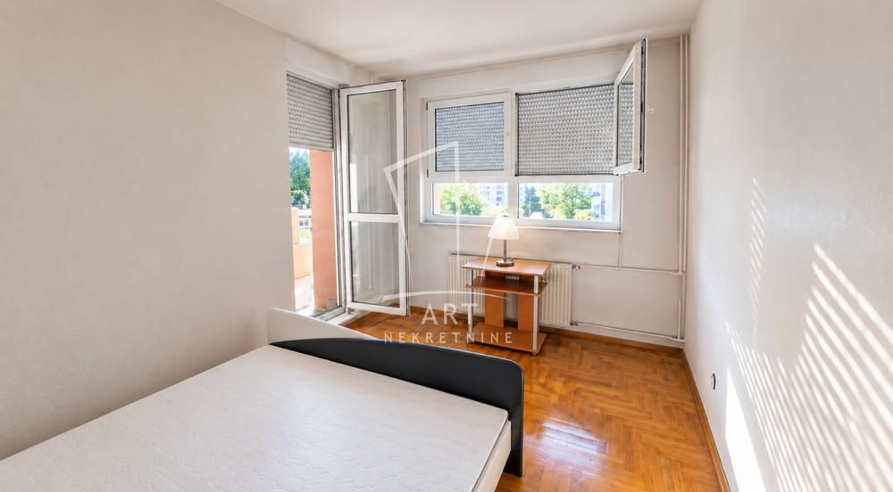 Stan na prodaju u Beogradu, Palilula, cetvorosoban, 81m2, cena 320000 evra