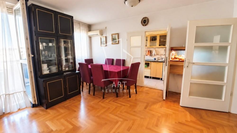 Stan na prodaju u Beogradu, Palilula, cetvorosoban, 81m2, cena 320000 evra