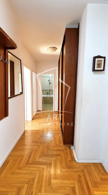Stan na prodaju u Beogradu, Palilula, cetvorosoban, 81m2, cena 320000 evra