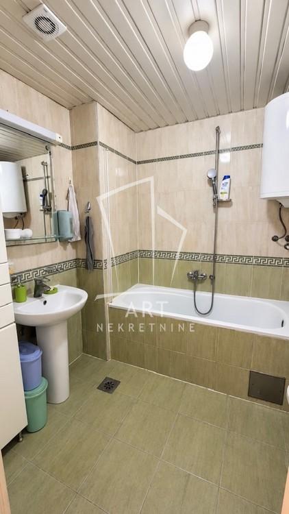 Stan na prodaju u Beogradu, Palilula, cetvorosoban, 81m2, cena 320000 evra
