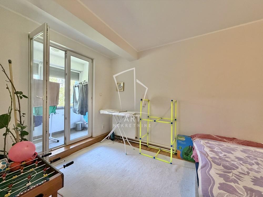 Stan na prodaju u Beogradu, Labudovo brdo, cetvorosoban, 61m2, cena 195000 evra