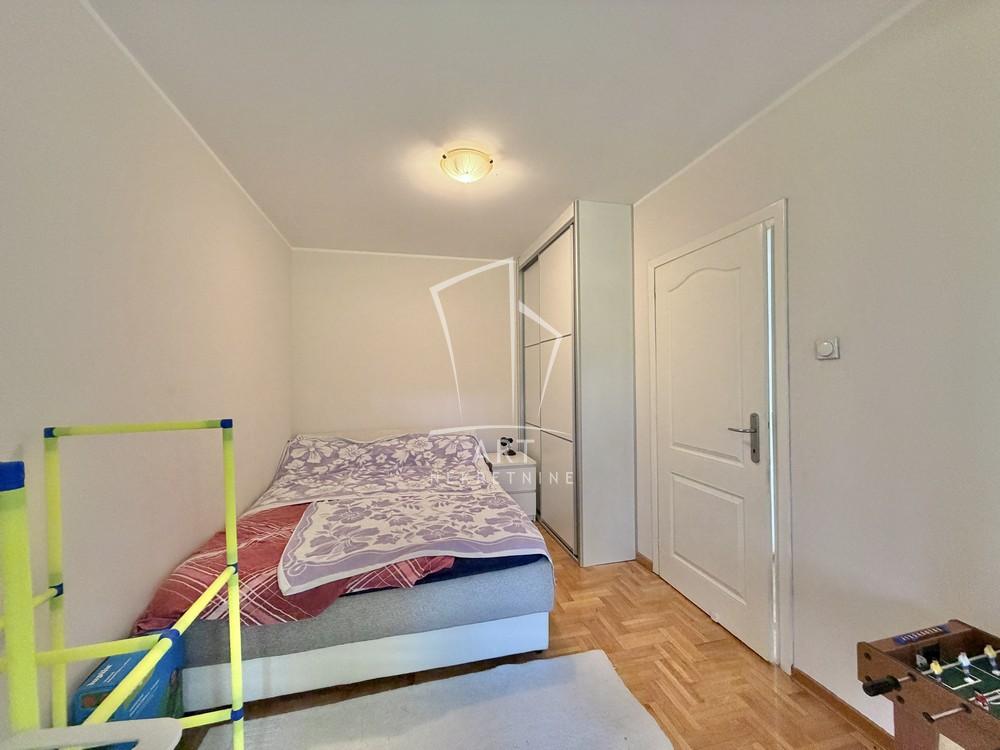 Stan na prodaju u Beogradu, Labudovo brdo, cetvorosoban, 61m2, cena 195000 evra