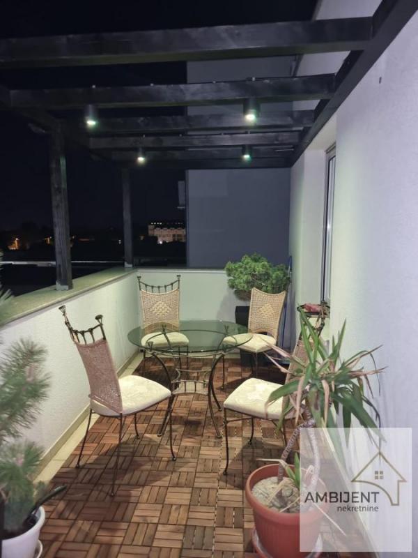Stan na prodaju u Beogradu, Zemun, trosoban, 70m2, cena 250000 evra