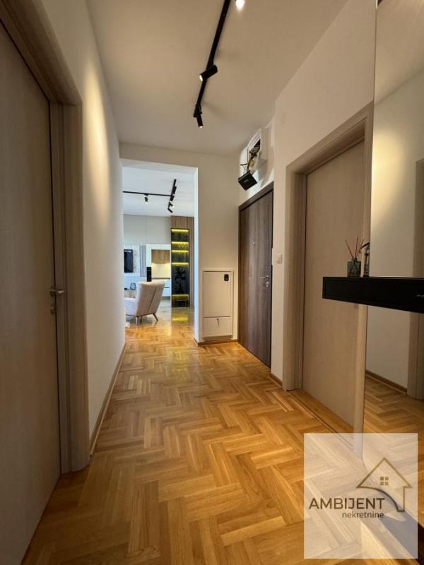 Stan na prodaju u Beogradu, Zemun, trosoban, 70m2, cena 250000 evra