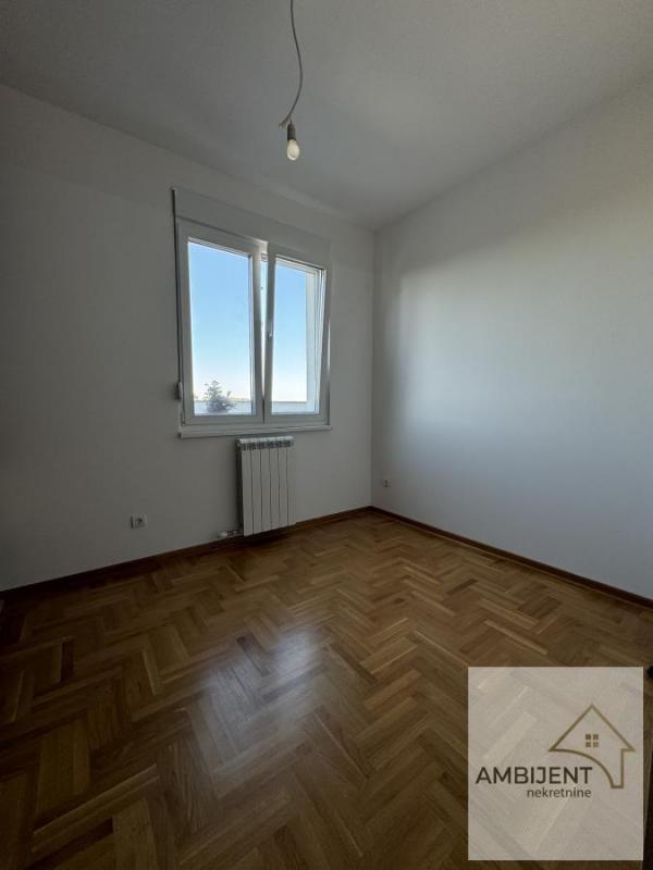 Stan na prodaju u Beogradu, Zemun, trosoban, 70m2, cena 250000 evra