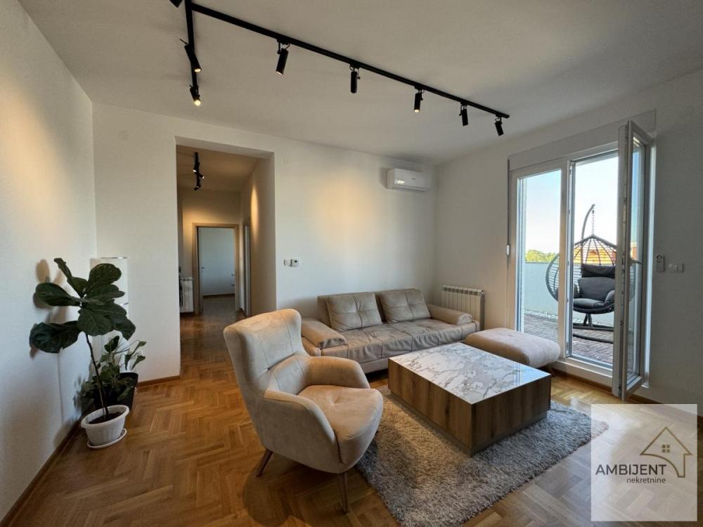 Stan na prodaju u Beogradu, Zemun, trosoban, 70m2, cena 250000 evra