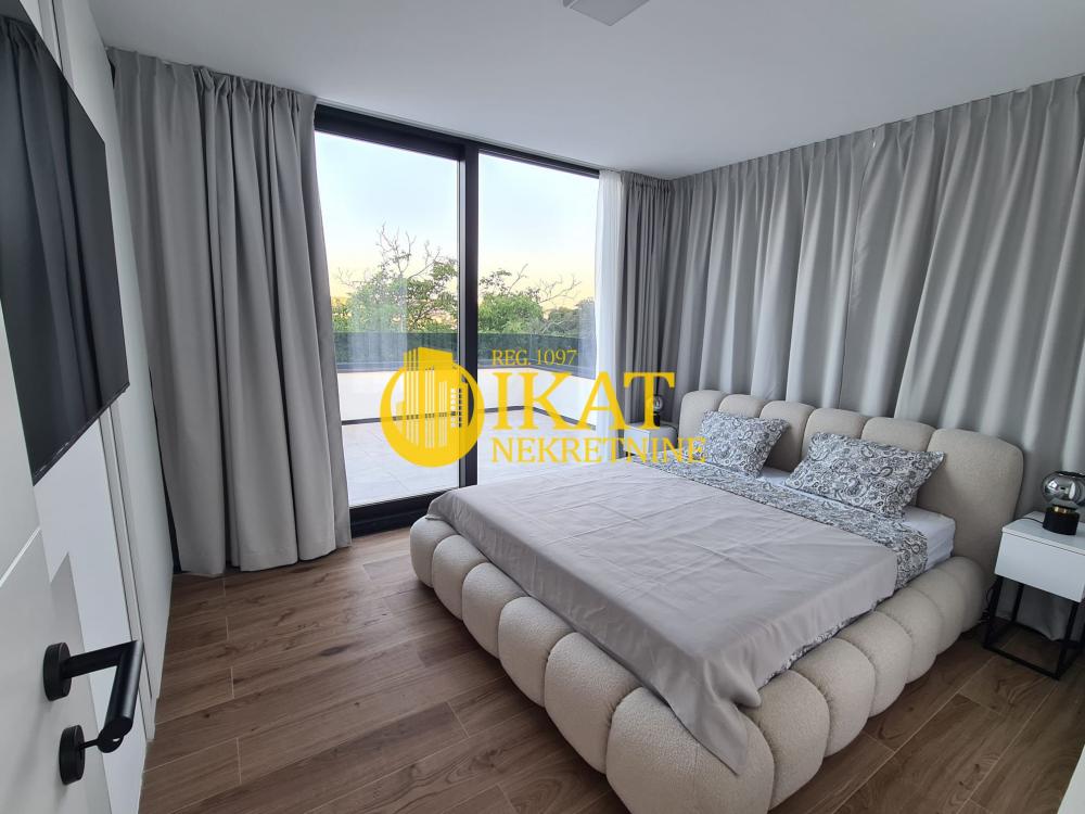 Stan na prodaju u Beogradu, Dedinje, cetvorosoban, 360m2, cena 950000 evra