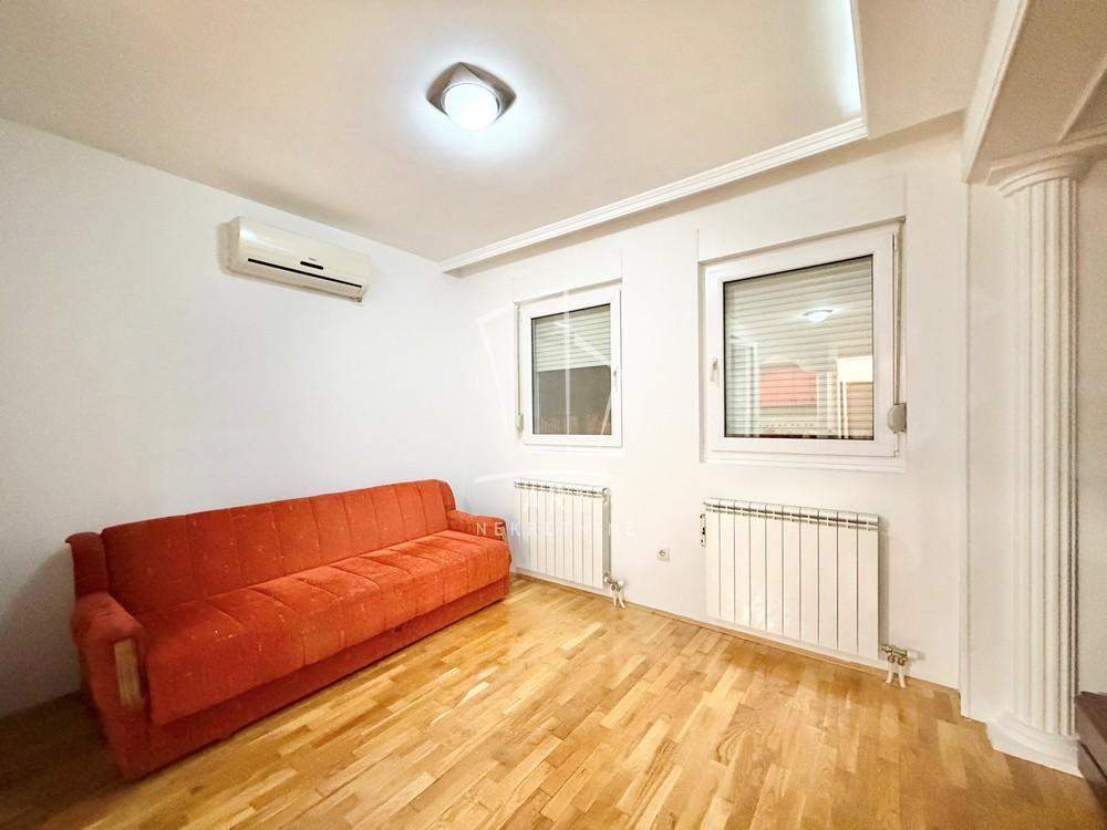 Stan na prodaju u Beogradu, Činovnička kolonija, trosoban, 62m2, cena 199000 evra