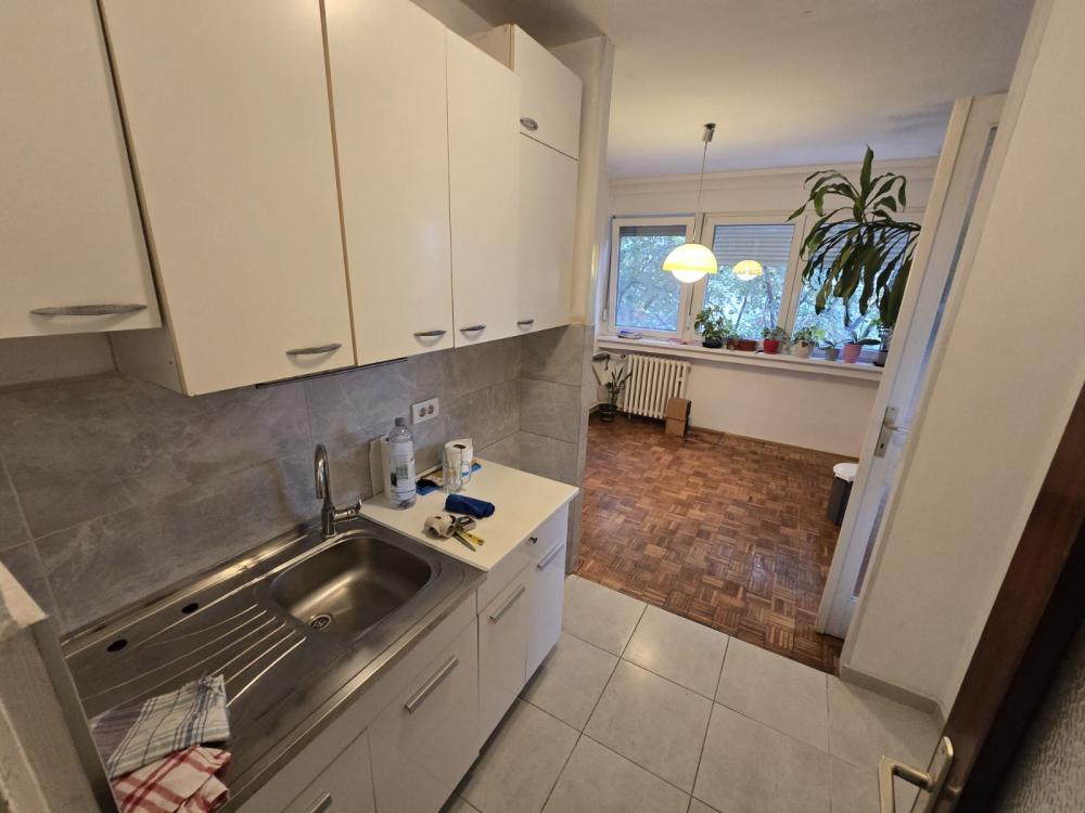 Stan na prodaju u Beogradu, Novi Beograd blok 33 (Genex kula), cetvorosoban, 80m2, cena 308000 evra