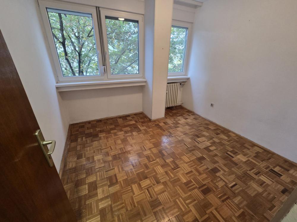Stan na prodaju u Beogradu, Novi Beograd blok 33 (Genex kula), cetvorosoban, 80m2, cena 308000 evra