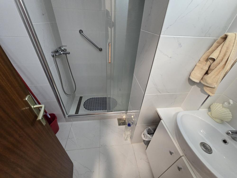 Stan na prodaju u Beogradu, Novi Beograd blok 33 (Genex kula), cetvorosoban, 80m2, cena 308000 evra
