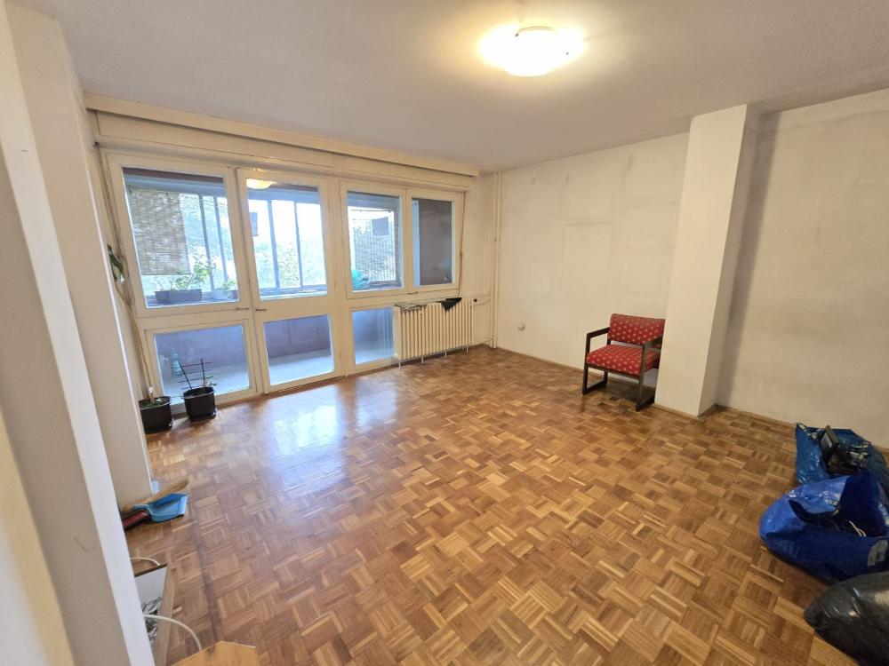 Stan na prodaju u Beogradu, Novi Beograd blok 33 (Genex kula), cetvorosoban, 80m2, cena 308000 evra