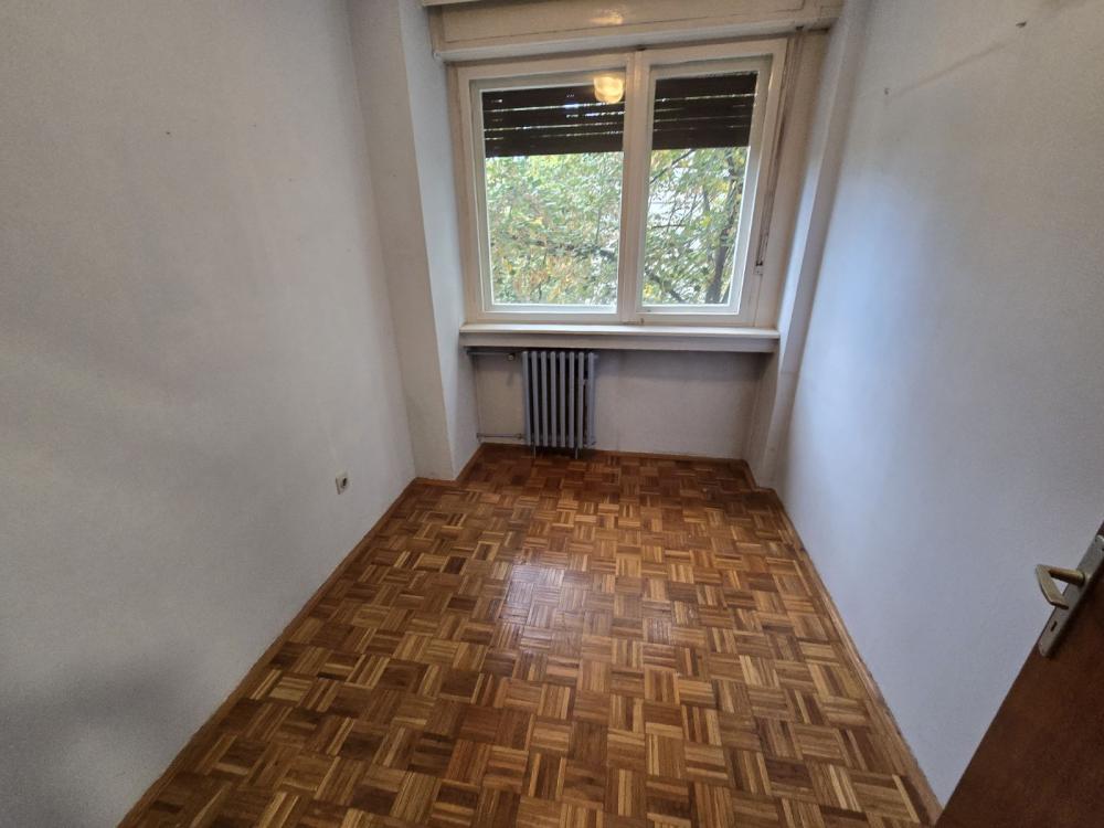 Stan na prodaju u Beogradu, Novi Beograd blok 33 (Genex kula), cetvorosoban, 80m2, cena 308000 evra