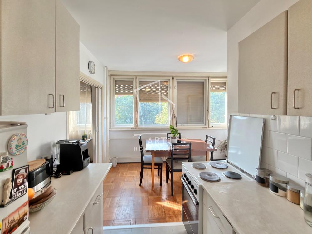 Stan na prodaju u Beogradu, Voždovac, dvosoban, 71m2, cena 215000 evra