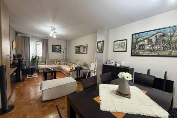 Stan na prodaju u Beogradu, Novi Beograd blok 62, dvoiposoban, 71m2, cena 250000 evra
