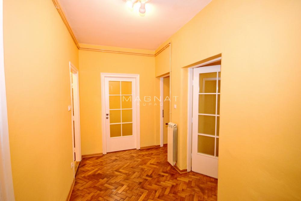 Stan na prodaju u Beogradu, Stari grad, cetvorosoban, 65m2, cena 315000 evra