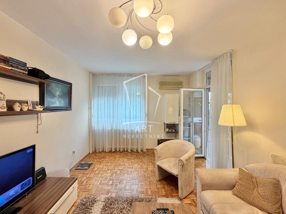 Stan na prodaju u Beogradu, Čukarica, dvoiposoban, 62m2, cena 195000 evra
