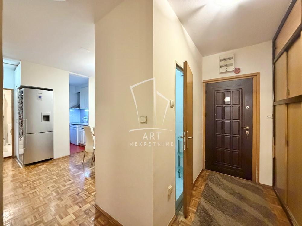 Stan na prodaju u Beogradu, Čukarica, dvoiposoban, 62m2, cena 195000 evra