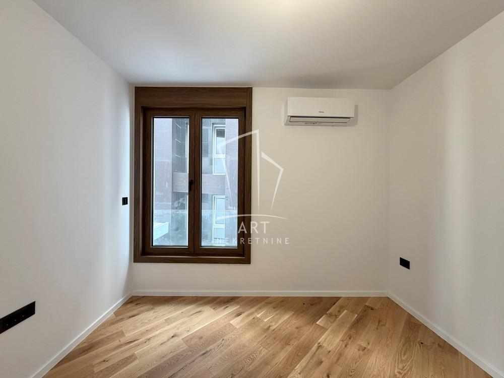 Stan na prodaju u Beogradu, Voždovac, trosoban, 67m2, cena 315000 evra