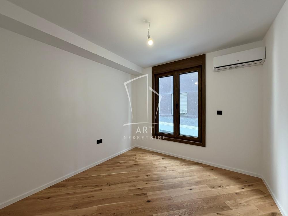 Stan na prodaju u Beogradu, Voždovac, trosoban, 67m2, cena 315000 evra