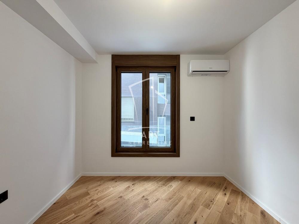 Stan na prodaju u Beogradu, Voždovac, trosoban, 67m2, cena 315000 evra