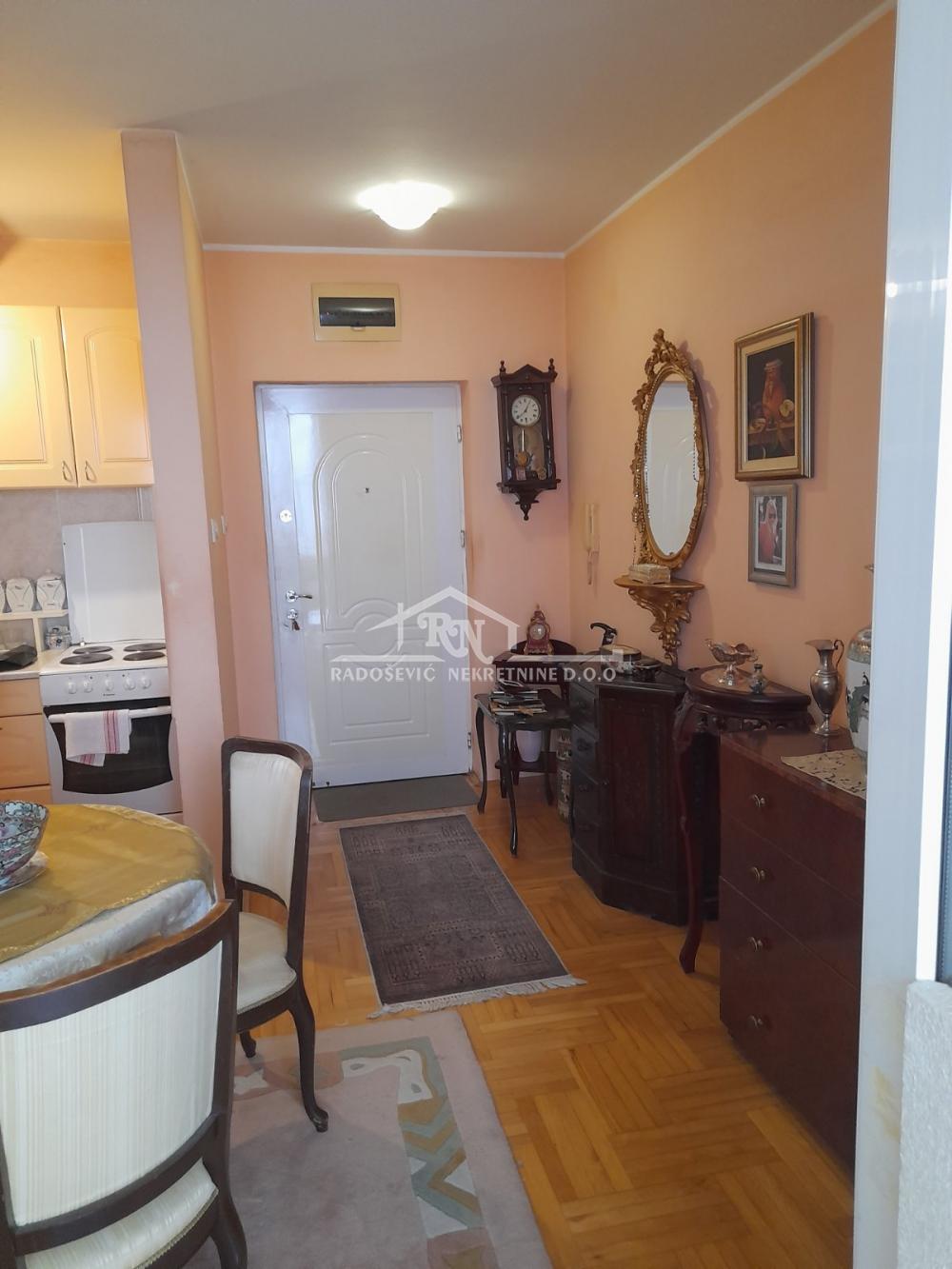 Stan na prodaju u Beogradu, Čukarica, jednoiposoban, 28m2, cena 115000 evra
