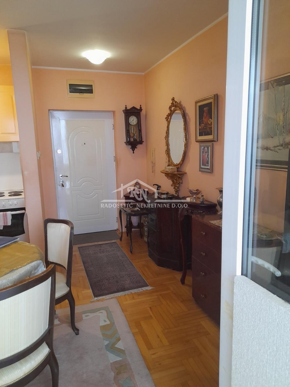 Stan na prodaju u Beogradu, Čukarica, jednoiposoban, 28m2, cena 115000 evra