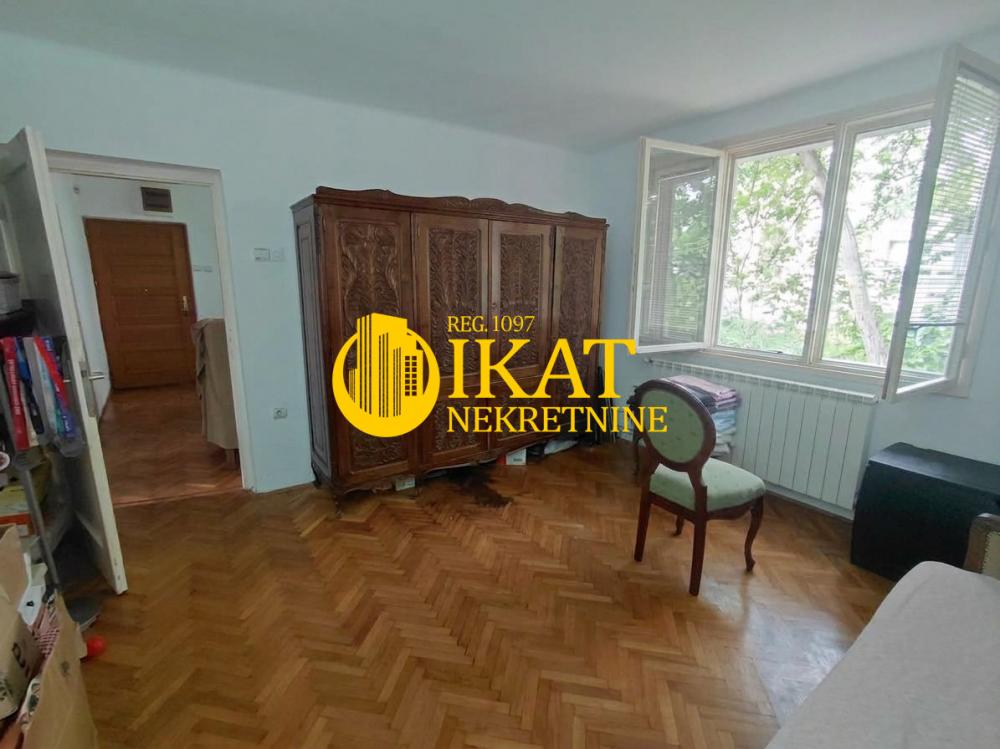 Stan na prodaju u Beogradu, Cvetkova pijaca, trosoban, 57m2, cena 219000 evra