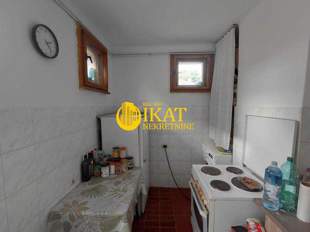 Stan na prodaju u Beogradu, Cvetkova pijaca, trosoban, 57m2, cena 219000 evra