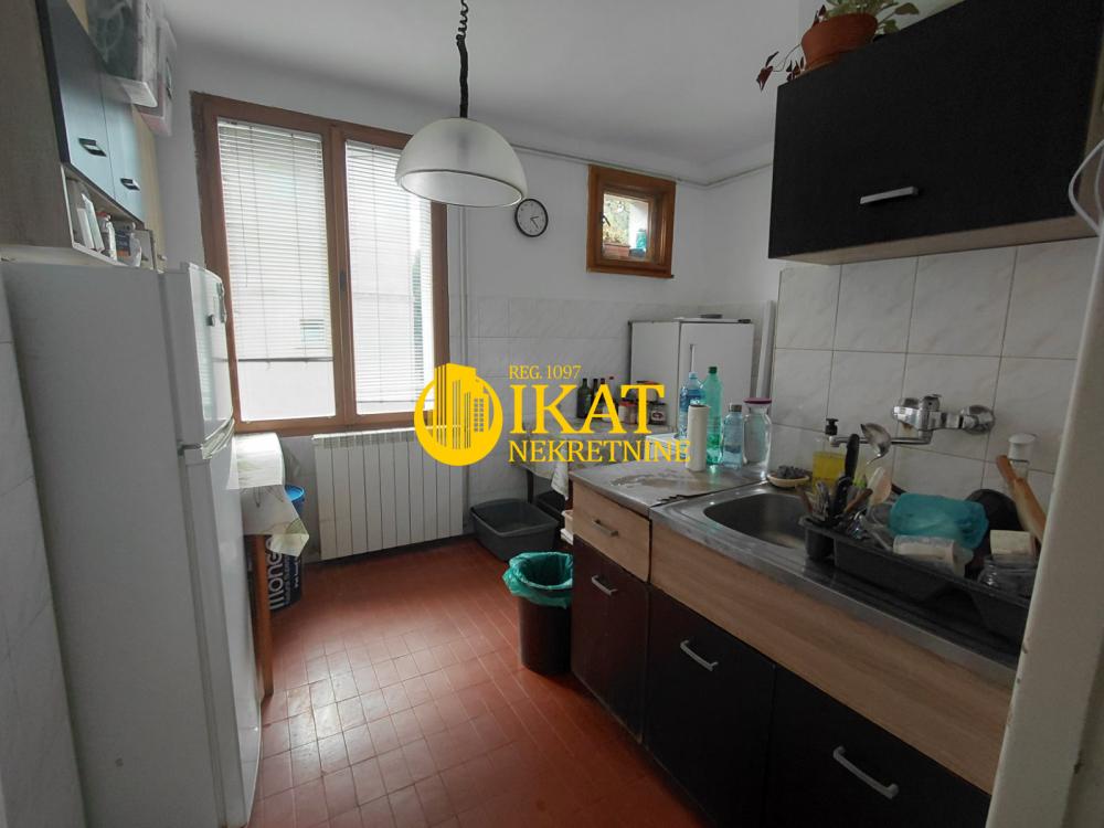 Stan na prodaju u Beogradu, Cvetkova pijaca, trosoban, 57m2, cena 219000 evra