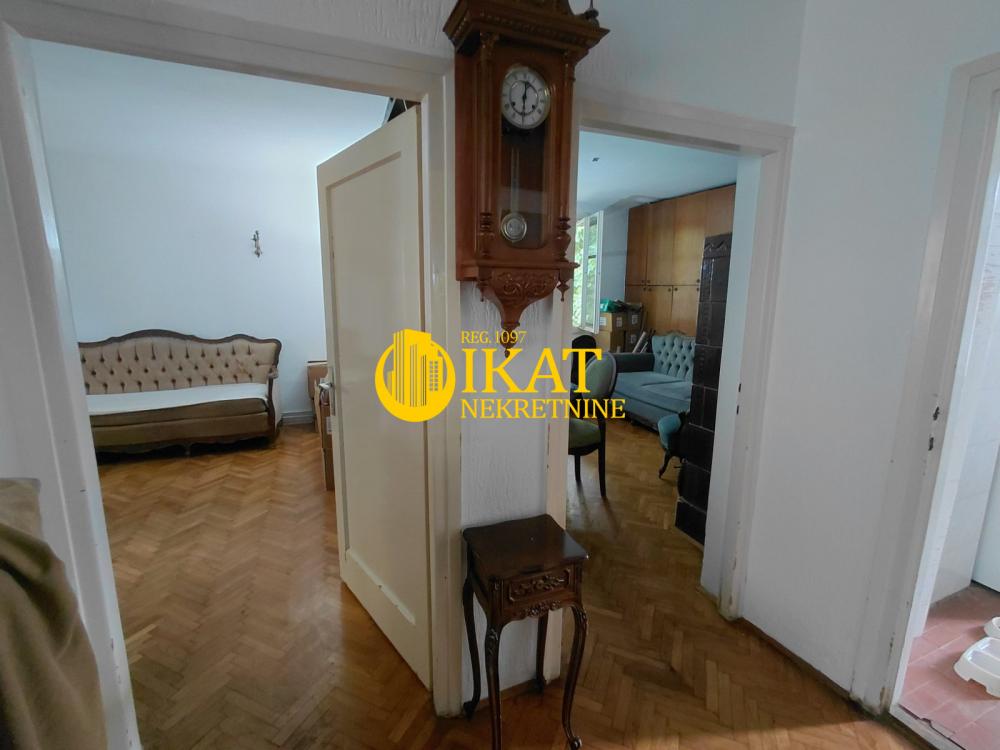 Stan na prodaju u Beogradu, Cvetkova pijaca, trosoban, 57m2, cena 219000 evra