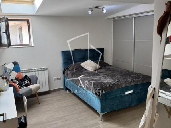 Stan na prodaju u Beogradu, Đeram pijaca, cetvorosoban, 98m2, cena 380000 evra