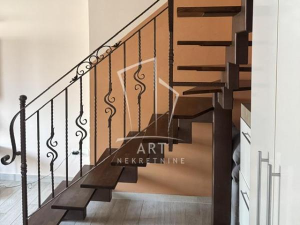 Stan na prodaju u Beogradu, Đeram pijaca, cetvorosoban, 98m2, cena 380000 evra