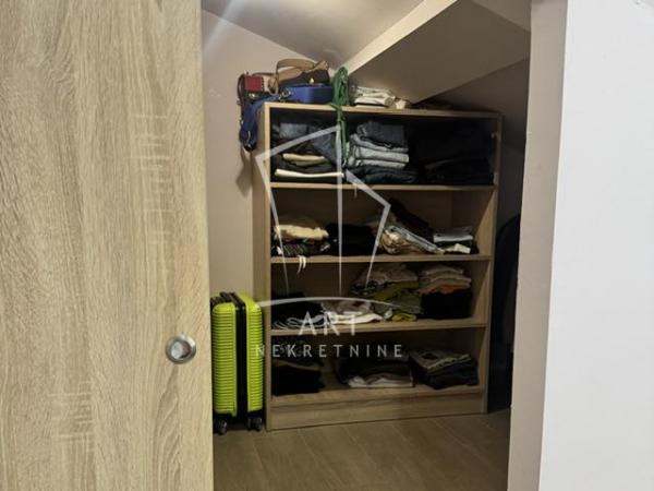 Stan na prodaju u Beogradu, Đeram pijaca, cetvorosoban, 98m2, cena 380000 evra