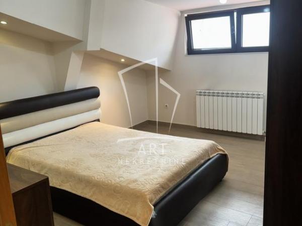 Stan na prodaju u Beogradu, Đeram pijaca, cetvorosoban, 98m2, cena 380000 evra
