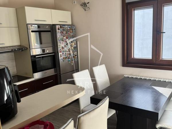 Stan na prodaju u Beogradu, Đeram pijaca, cetvorosoban, 98m2, cena 380000 evra