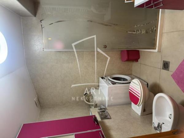 Stan na prodaju u Beogradu, Đeram pijaca, cetvorosoban, 98m2, cena 380000 evra