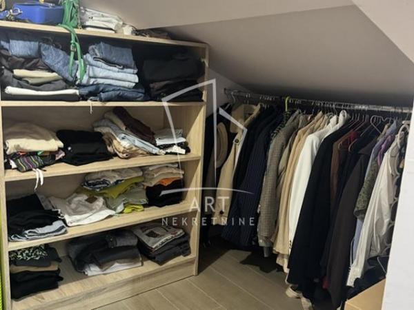 Stan na prodaju u Beogradu, Đeram pijaca, cetvorosoban, 98m2, cena 380000 evra